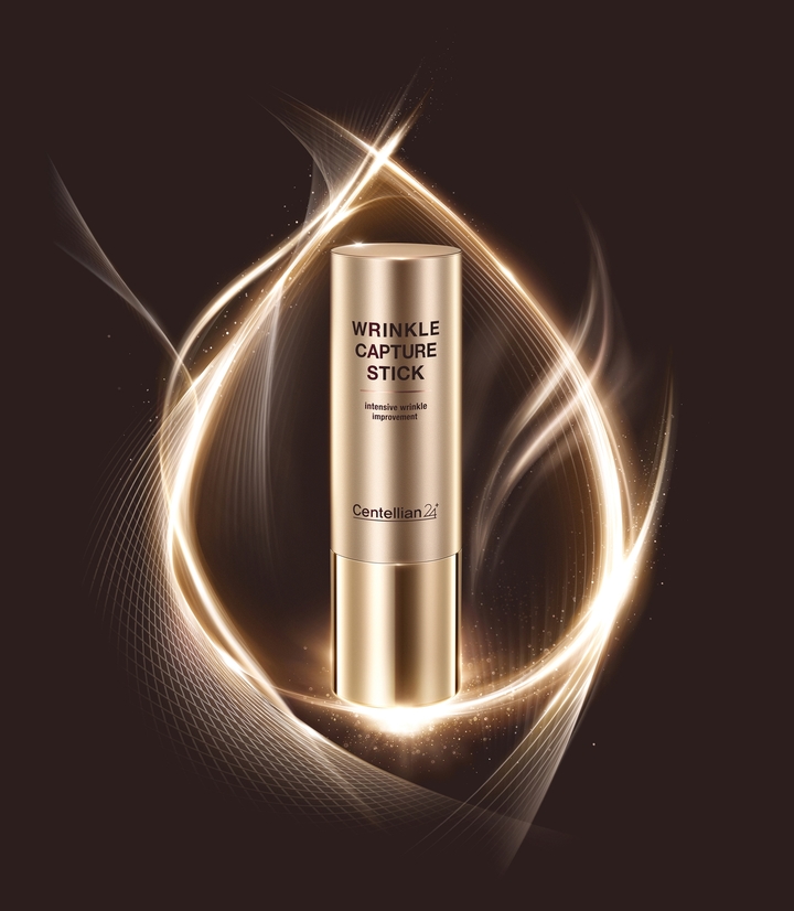 센텔리안24의 ‘마데카 링클 캡처 스틱’은 휴대성과 2배 빠른 주름 개선 효과가 특징이다. [사진=동국제약]
