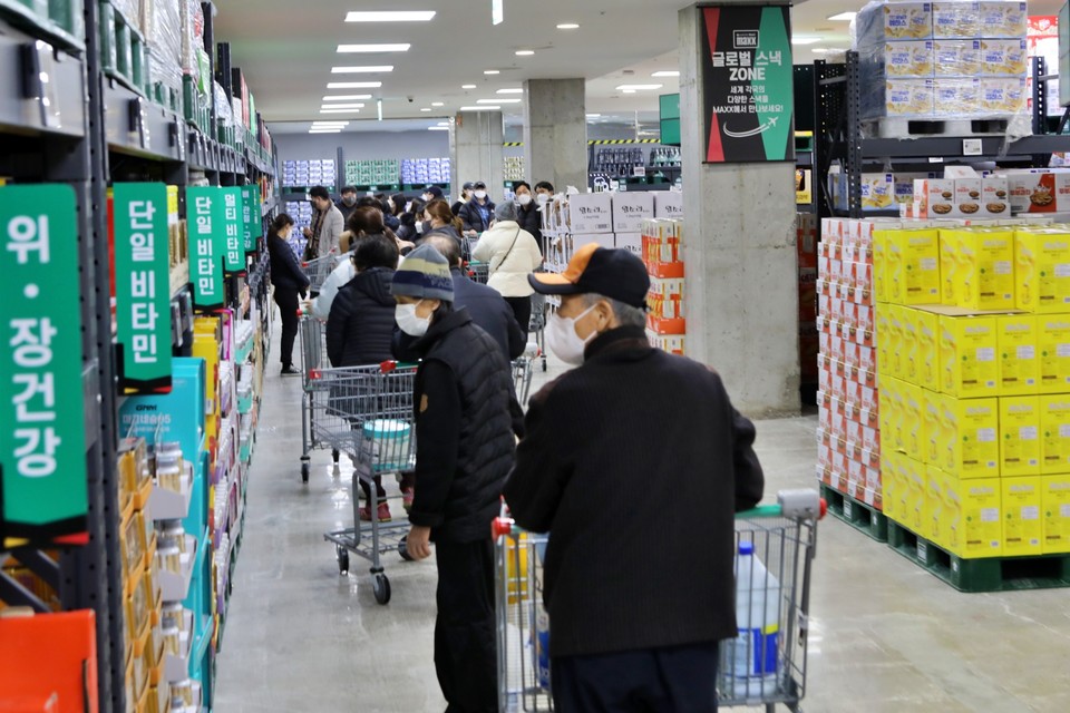 롯데마트는 오는 31일 호남에 이어 창원에 창고형 할인점 ‘맥스(Maxx)’매장을 오픈한다. 사진은 롯데마트 맥스 상무점 내부  [사진=롯데마트]