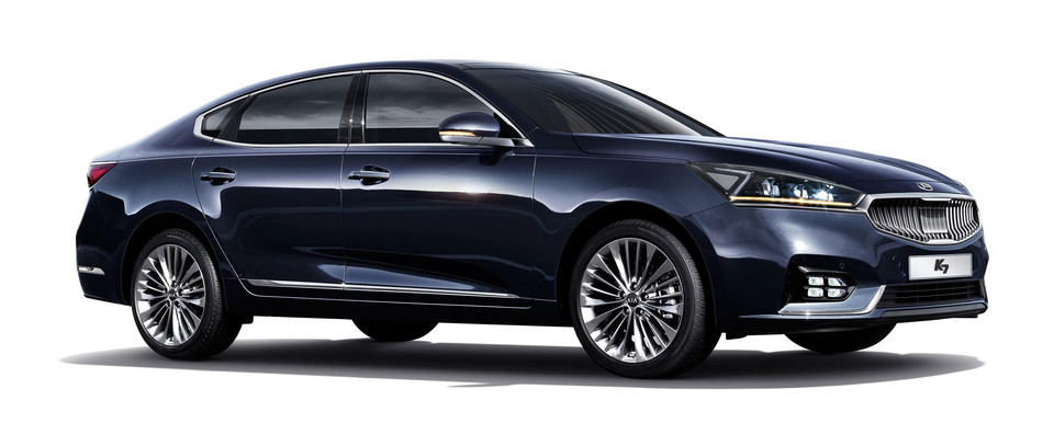 기아 K7 2009년형(1세대)는 앞면 창유리의 부착 불량으로 충돌 시 창유리가 이탈되고, 이로 인해 탑승자가 상해를 입을 가능성이 있는 것으로 확인되어 리콜에 들어갔다. [사진=연합뉴스]