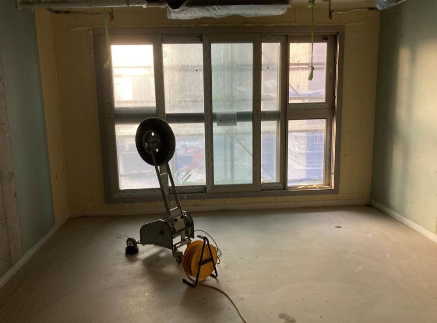 아파트 바닥충격음 차단 성능 측정하는 ‘뱅머신’ 방식 [사진=포스코건설]