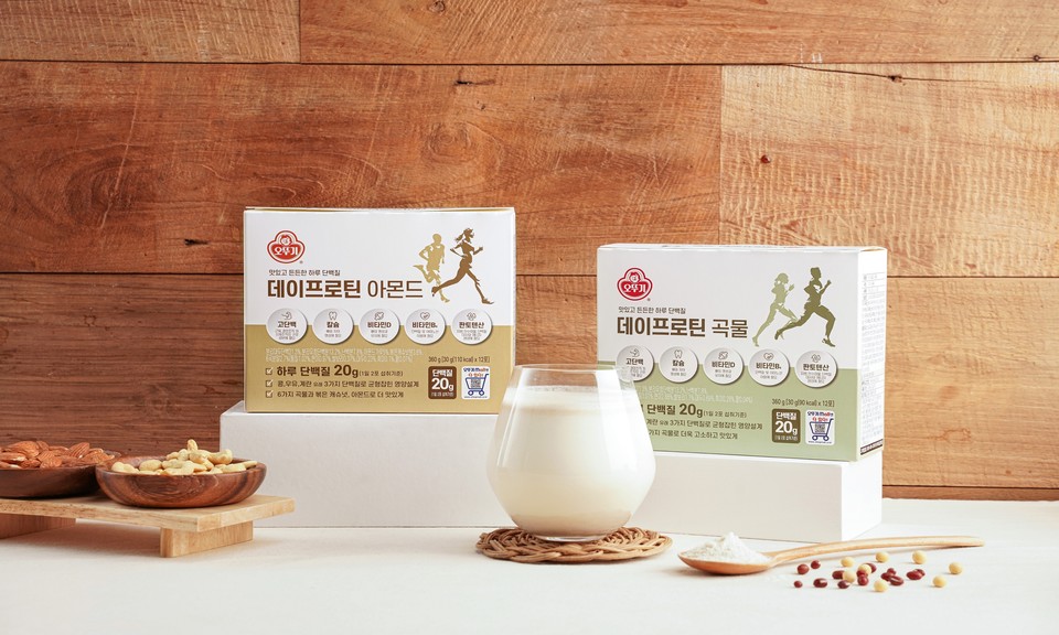 오뚜기는 전 연령층이 식사대용으로 즐길 수 있는 ‘데이프로틴’ 2종(곡물·아몬드)을 출시했다. [사진=오뚜기]