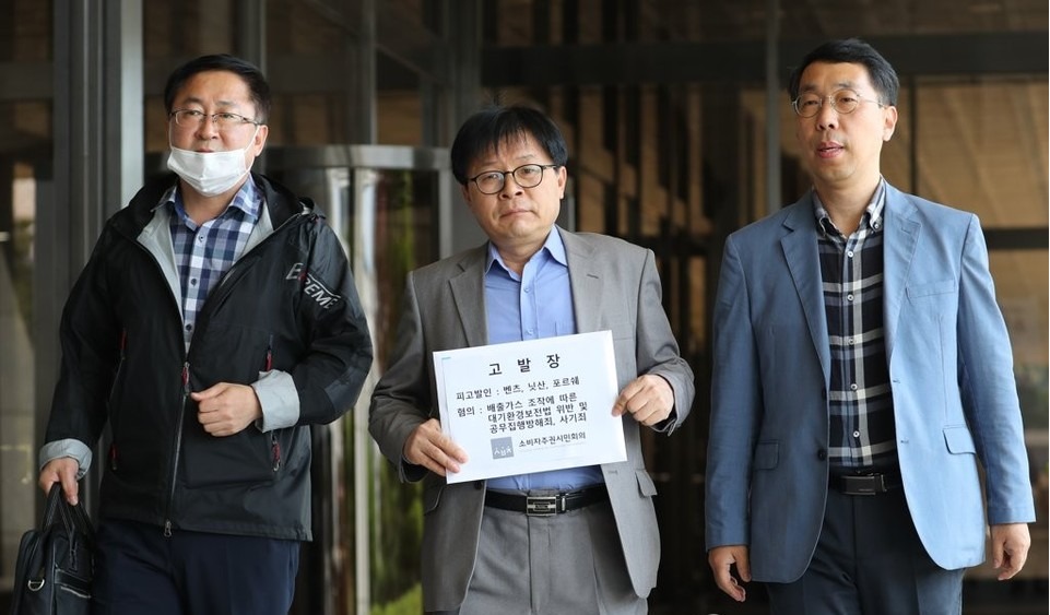 소비자주권시민회의는 지난 2020년 벤츠, 닛산, 포르쉐를 배출가스 조작혐의로 검찰에 고발햇다. [사진=연합뉴스]