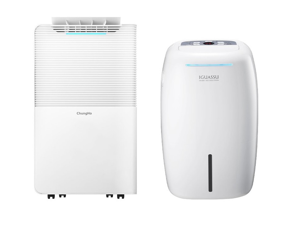 청호나이스는 7월 한 달간 ‘제습공기청정기’ 렌탈료 할인 프로모션을 진행한다. 왼쪽부터 ‘제습공기청정기 AD150’와 ‘제습공기청정기 릴리’ [사진=청호나이스]