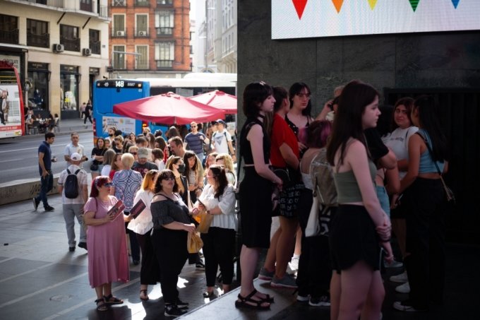 문화체육관광부와 한국관광공사는 ‘2020~2022 한-스페인 상호방문의 해’를 기념해 8일부터 14일까지 스페인에서 한국주간행사 ‘Korea Week’를 개최한다. 지난달 스페인 마드리드 한국문화원에서 개최된 K팝 댄스경연대회에 입장하려고 대기하고 있는 스페인인들의 모습 [사진=문화체육관광부]