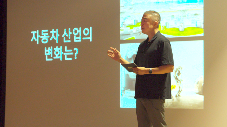 구자은 LS그룹 회장이 7월 초 경기도 안양시 LS타워 대강당에서 개최된 LS 임원세미나에 일일 연사로 나서 그룹의 리더들인 임원들을 대상으로 특별 메시지를 전달했다. [사진=LS그룹]