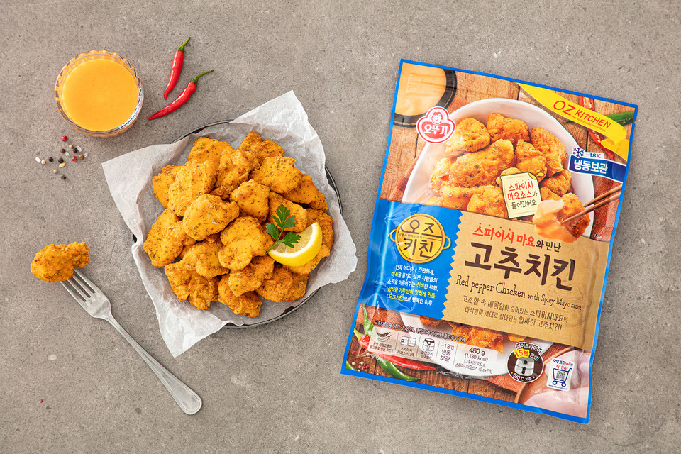 국산 청양고추와 홍고추로 만든 매콤바삭한 고추치킨에 마요소스를 더한 ‘오즈키친 스파이시 마요와 만난 고추치킨’ [사진=오뚜기]