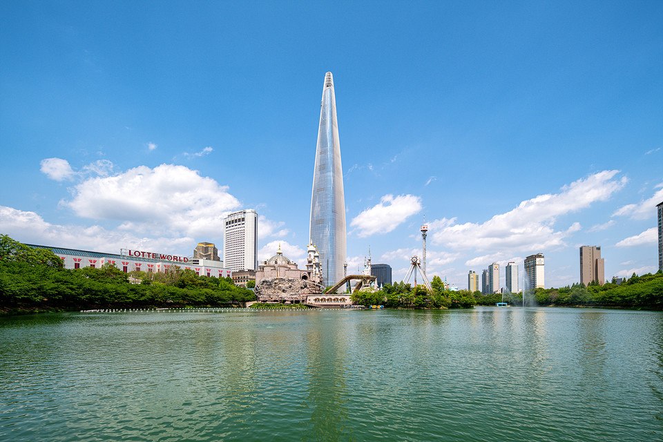 석촌호수와 롯데월드타워 [사진=롯데물산]