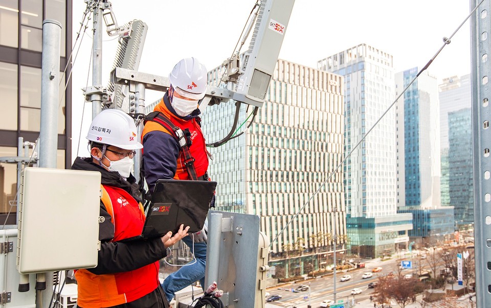 싱글랜 기술을 테스트하고 있는 모습 [사진=SK텔레콤]