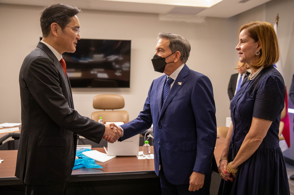 삼성전자 이재용 부회장이 파나마 코르티소 대통령을 만나 ‘2030 부산 세계박람회’ 개최 지지를 요청했다. [사진=삼성전자]