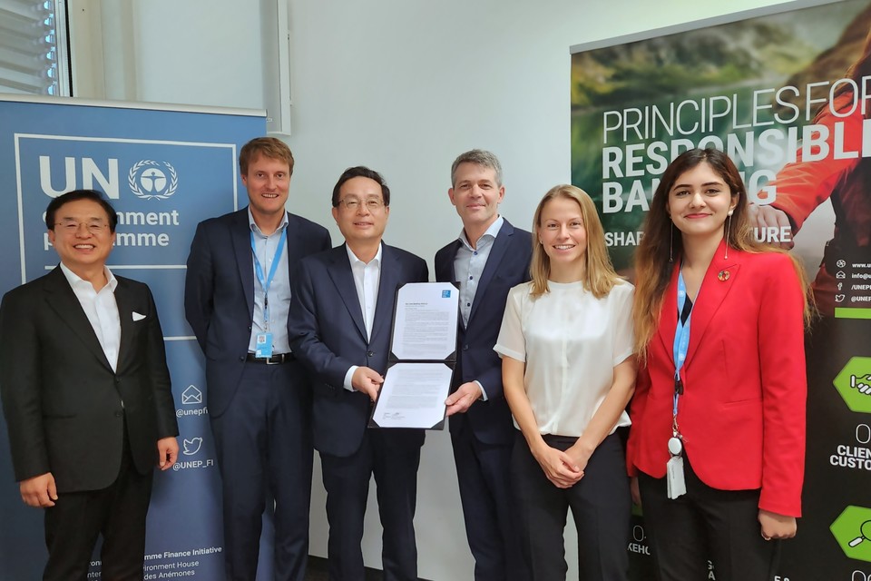 손태승 회장은 지난 10일 글로벌 ESG 리더를 만나 국제협력 방안을 논의했다. [사진=우리금융그룹]