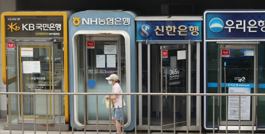 시중은행 현금 인출기 전경 [사진=연합뉴스]