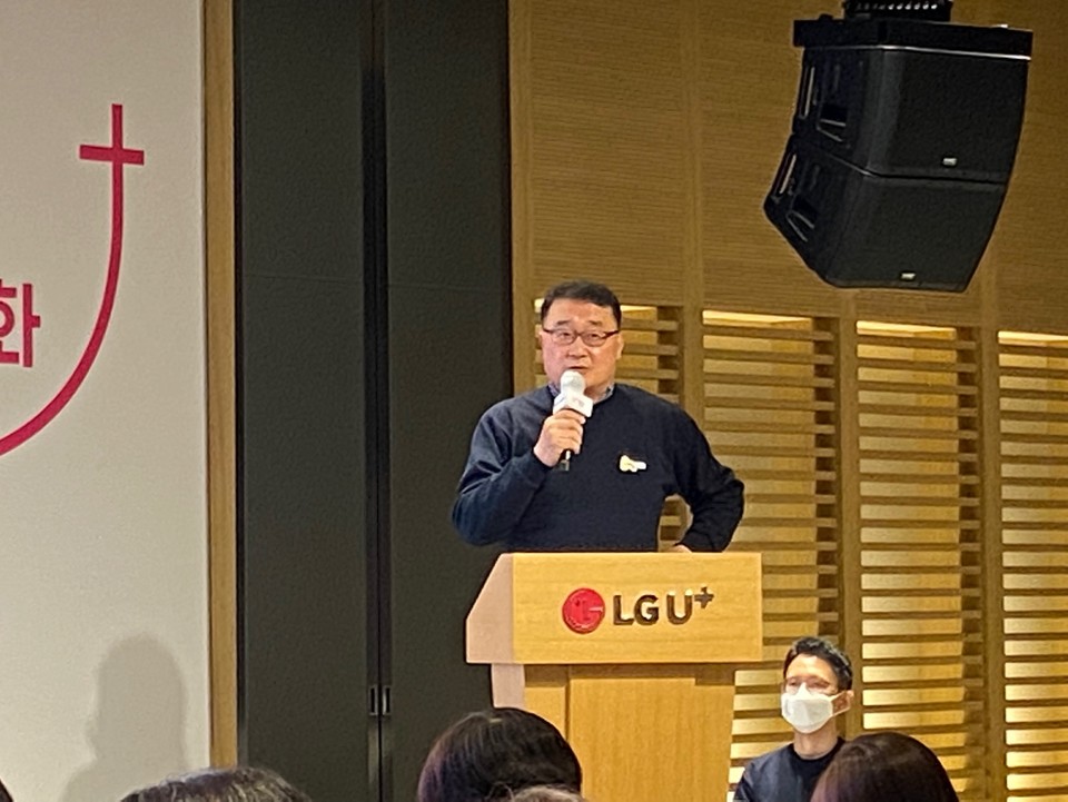 LG유플러스 박종욱 전무가 아이들나라 서비스 설명회에서 발표하고 있다. [사진=문재호 기자]
