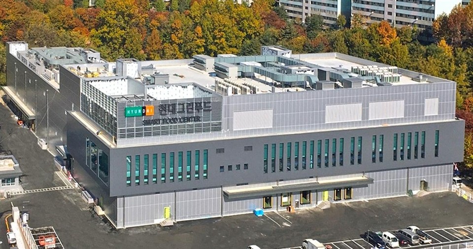 현대그린푸드는 2020년 3월 경기도 성남시에 지은 첫 식품 제조시설인 스마트 푸드센터를 가동한다고 밝혔다.[사진=연합뉴스]