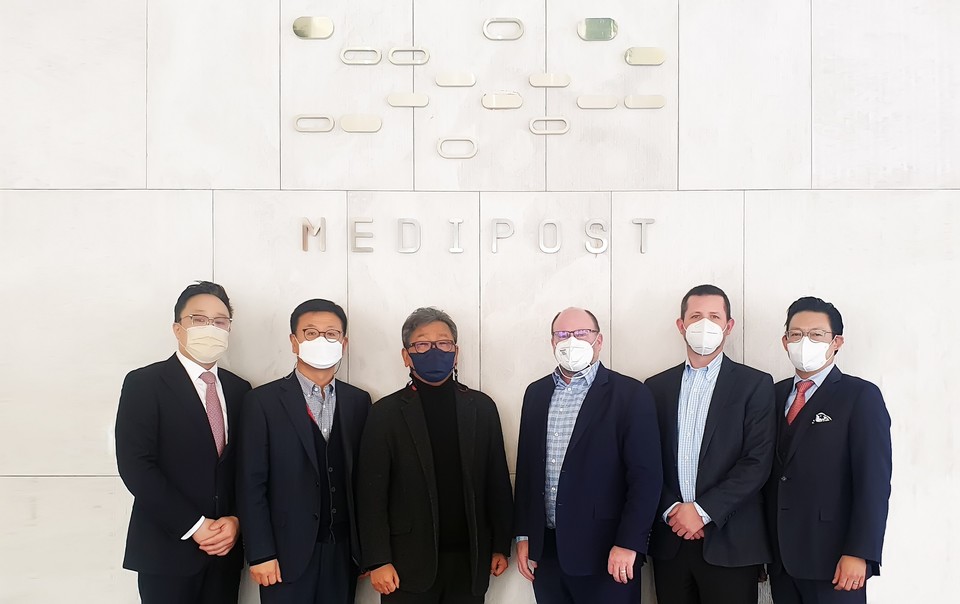 메디포스트(대표이사 오원일) 관계사인 세포유전자치료제 CDMO 전문기업인 옴니아바이오가 메디포스트 CDMO사업 관련 협력 방안 논의 등을 위해 방한했다. [사진=메디포스트]