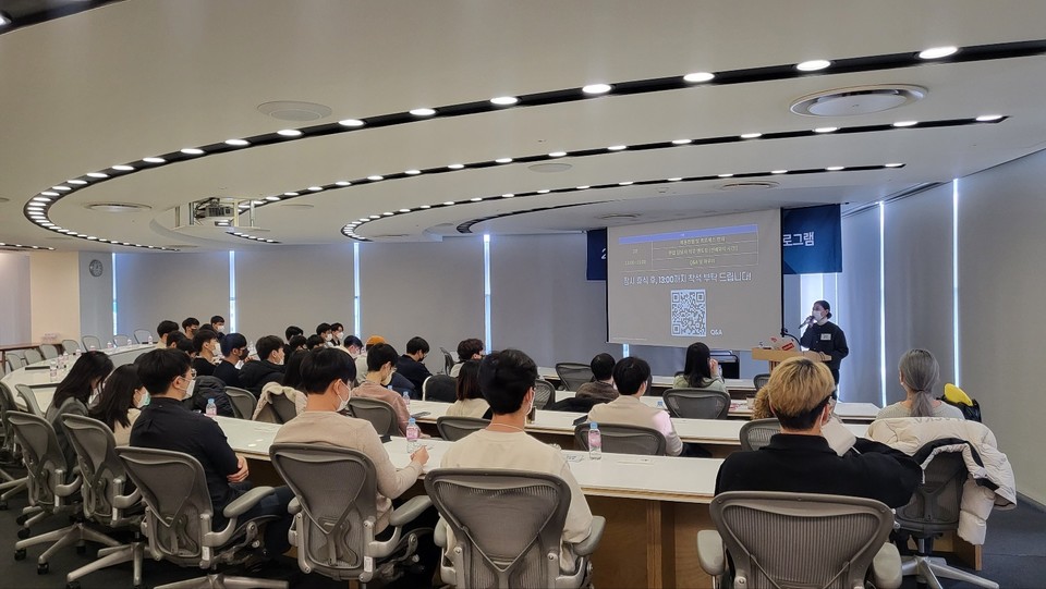 서울대학교 학생들의 엔씨소프트 판교 R&D 센터 탐방 현장 [사진=엔씨소프트]