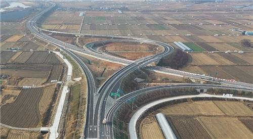 한국도로공사가 20일 오후 4시부터 고속국도 제500호 광주외곽순환선 구간 중 남광산 나들목에서 남장성 분기점까지 9.7㎞ 구간을 개통했다. 사진은 남광산 나들목 전경 [사진=연합뉴스]