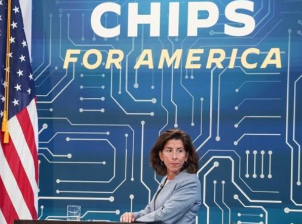 반도체법 관련 화상회의에 참석한 지나 러몬도 미 상무장관[사진=연합뉴스]