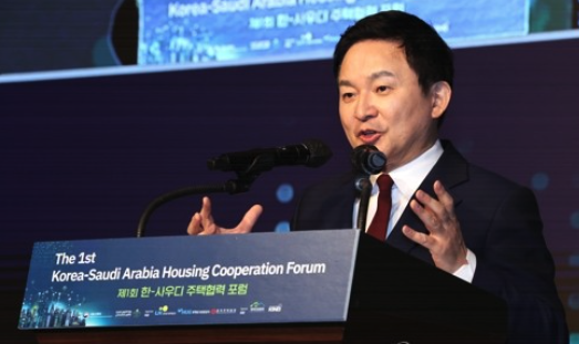 지난 11월 원희룡 국토교통부 장관이 서울 송파구 롯데호텔 월드에서 열린 제1회 한·사우디 주택협력 포럼에서 환영사를 하고 있다. [사진=연합뉴스]