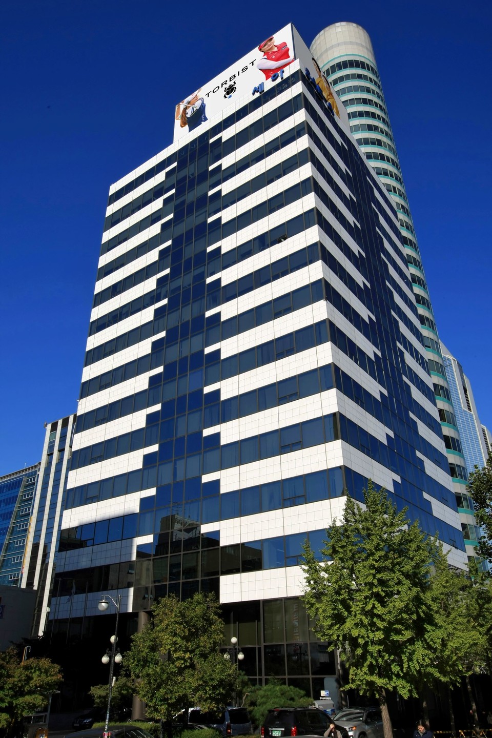 쌍용건설은 최근 임시 주주총회를 열고 글로벌세아 그룹이 최대주주로서 행사한 이사 선임 건을 의결했다.  글로벌세아그룹 본사 사옥 전경.  [사진=쌍용건설]