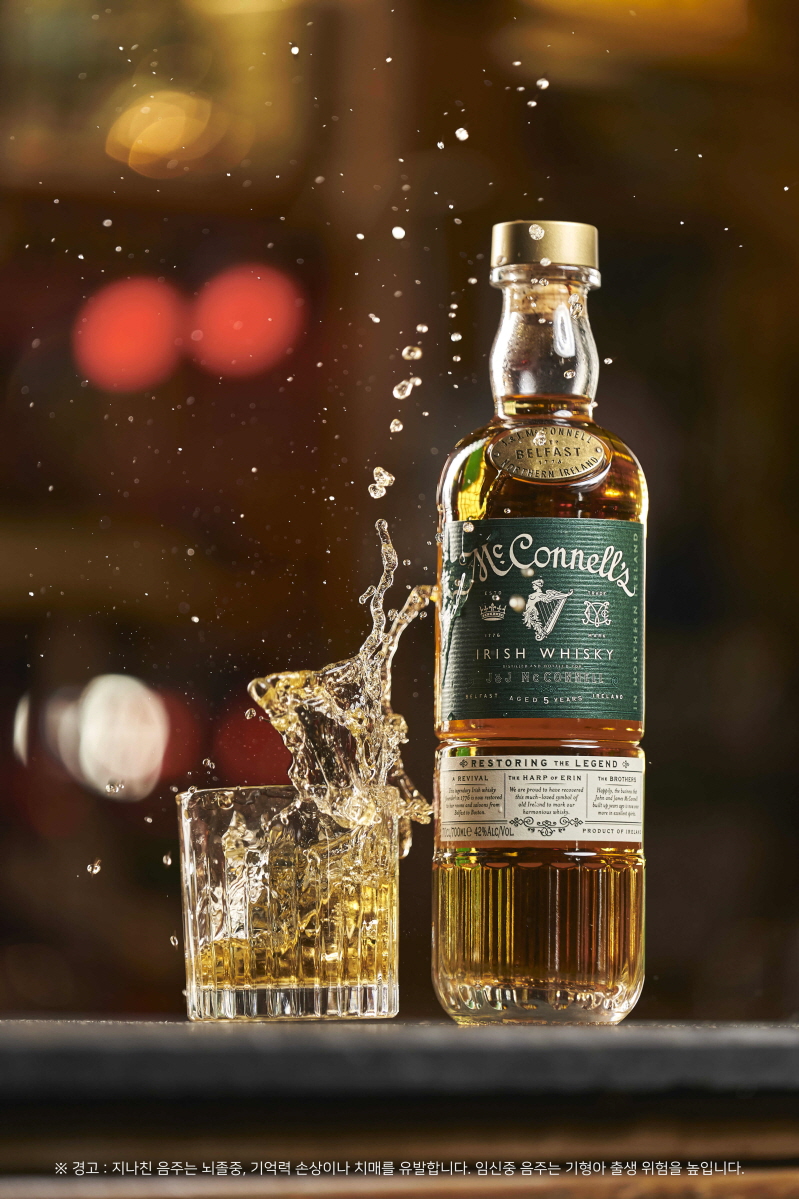 지난 1776년 출시된 맥코넬스는 북아일랜드에서 가장 오랜 역사를 가진 위스키 브랜드다. 우수한 주질과 고급스러운 패키지로 2022년 샌프란시스코 국제주류품평회, 2021년 얼티메이트 스피릿 챌린지 등 세계 유명 주류 품평회에서 제품력을 인정받고 있다. [사진=골든블루]