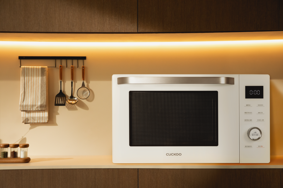 7가지 조리 기능을 한 번에 담은 쿠쿠 멀티광파오븐(CMW-CO3010DW)[사진=쿠쿠]
