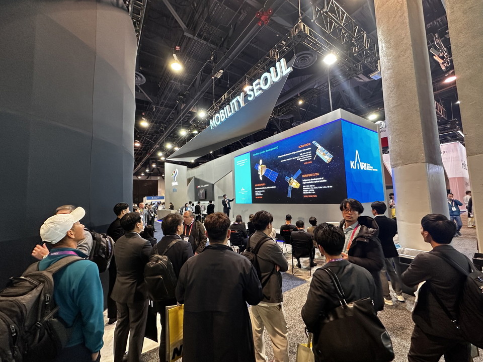 서울의 미래 비전을 혁신기술을 첨단 방식으로 소개하는 ‘서울기술관’과 51개 기업의 기술을 전시하는 ‘K-STARTUP통합관’을 동시에 운영해 서울의 비전과 혁신 기술을 선보였다. [사진=서울산업진흥원]