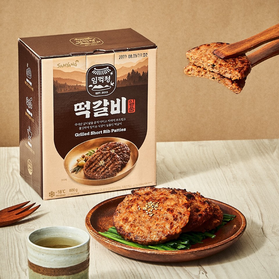 삼양식품이 육전문 브랜드 ‘임꺽정 떡갈비’를 앞세워 냉동HMR시장 공략에 나선다. [사진=삼약식품]