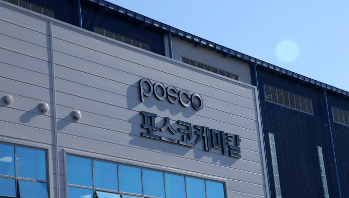 포스코케미칼은  연결 기준 매출액 3조 3019억원, 영업이익 1659억원의 2022년 경영실적을 27일 발표했다. 전년 대비 매출액과 영업이익은 각각 66.0%와 36.3% 증가했고, 영업이익률은 5.0%를 기록했다. [사진=연합뉴스]