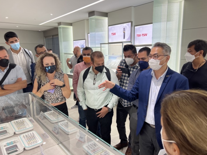 오스템 임플란트 본사를 방문한 멕시코 치과의사들. [사진=오스템 임플란트]