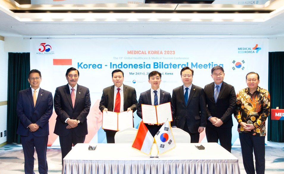 24일 서울 앰버서더 풀만 호텔에서 SK플라즈마와 대웅인피온의 혈액제제 사업 관련 공동선언서 서명식이 진행됐다. [사진=SK플라즈마]