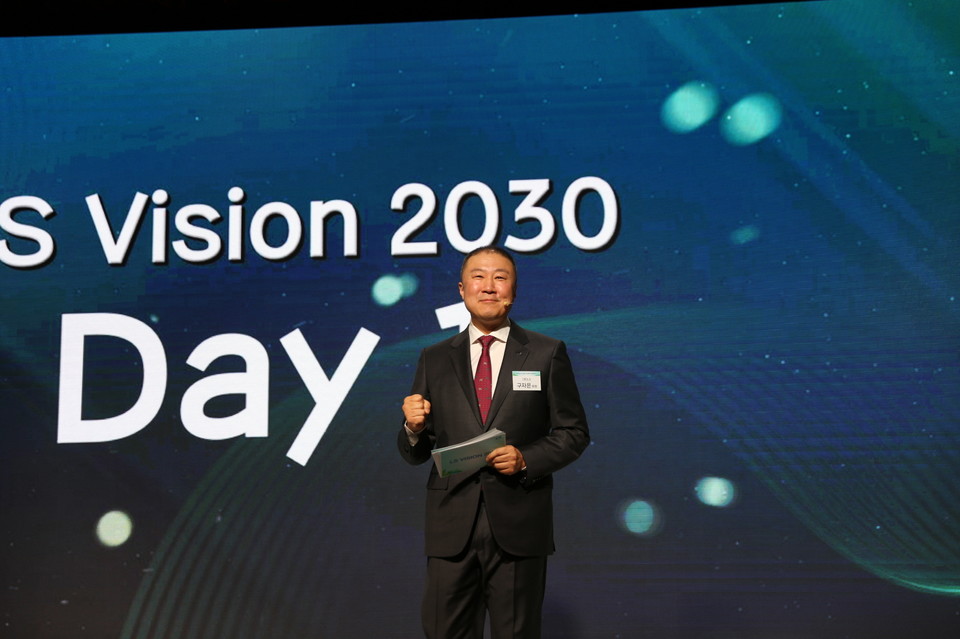구자은 LS그룹 회장은 지난 1월 안양 LS타워 대강당에서 그룹의 미래청사진인 비전 2030을 공개했다. [사진=LS그룹]