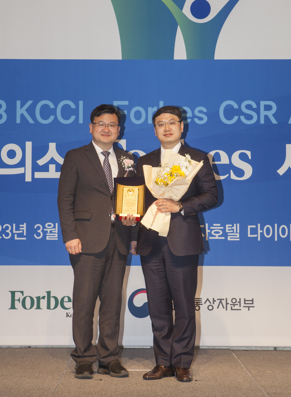 모아저축은행이 지역사회에 대한 지속적인 사회공헌을 인정받아 ‘2023 대한상공회의소⋅포브스 사회공헌대상’ 지역사회공헌 부문 대상을 수상했다. [사진=모아저축은행]