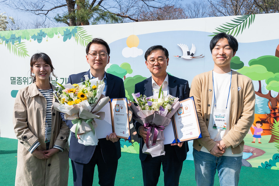 효성화학과 효성첨단소재가 지난 3일 환경부 산하 국립생태원이 주관하는 ‘멸종위기종 보전 후원 인정제’ 인정기업으로 선정되었다고 밝혔다. (사진= 효성 제공)