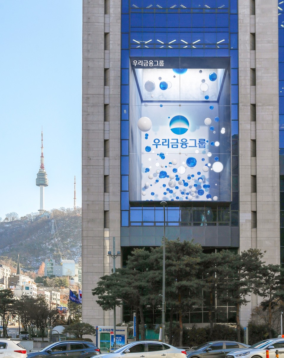  우리은행은 소상공인의 상생지원을 위해 대한민국 최초의 전통시장인 광장시장과 ‘장금이 1호 결연’을 체결했다. [사진=우리은행]