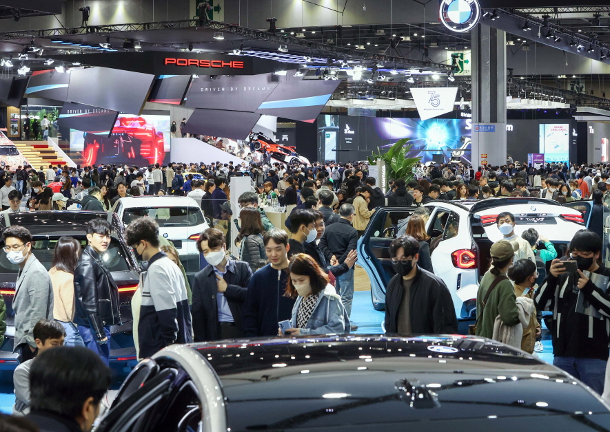 지난 8일 많은 관람객들로 북적였던 서울모빌리티쇼 현장 [사진=서울모빌리티쇼 조직위원회]