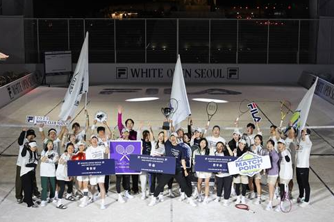 휠라코리아는 서울의 중심 광화문 광장(육조마당, 놀이마당) 한복판에서 ‘2023 화이트오픈 서울(2023 WHITE OPEN SEOUL)’ 개최된 신개념 이색 테니스 축제에 이틀간 수많은 인파가 운집해 숱한 화제를 남기며 10일 성공리에 마무리를 지었다고 밝혔다. [사진=휠라코리아]