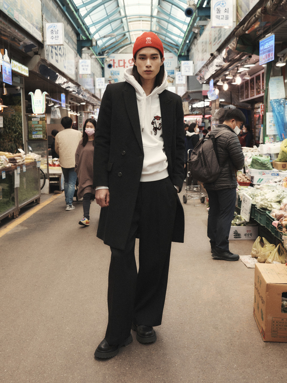 이번 컨렉션의 트레이드마크는 붉은 비니를 쓴 원숭이로, 이는 노보가 알렉산드르 마티우시의 원숭이 인형에서 영감을 받은 것이다. [사진=삼성물산 패견부문]