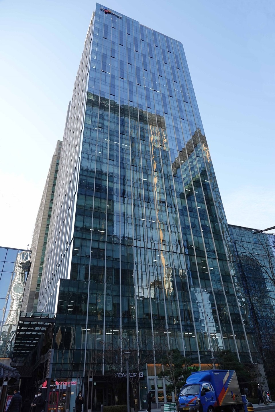 CJ대한통운이 CJ그룹 물류계열사와 합병해 통합 법인으로 새로운 출발한 이후 10주년을 맞았다. 그간의 성과는 ‘매출액 3배, 영업이익 6배’라는 결과로 나타났다. [사진=CJ대한통운]