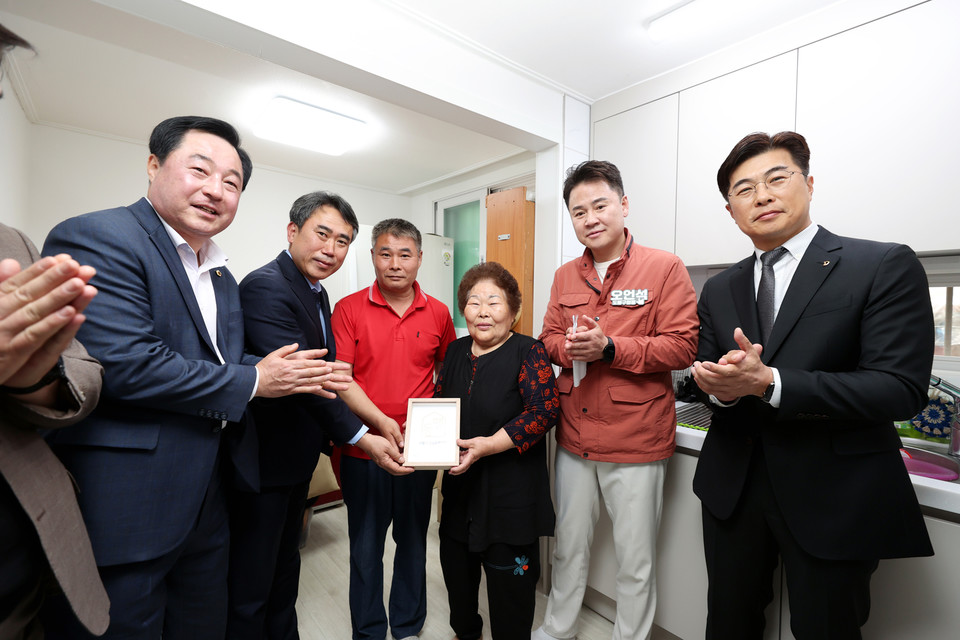 대우건설이 안심동행주택 9호의 완공을 축하하는 자리를 가졌다. [사진=대우건설]