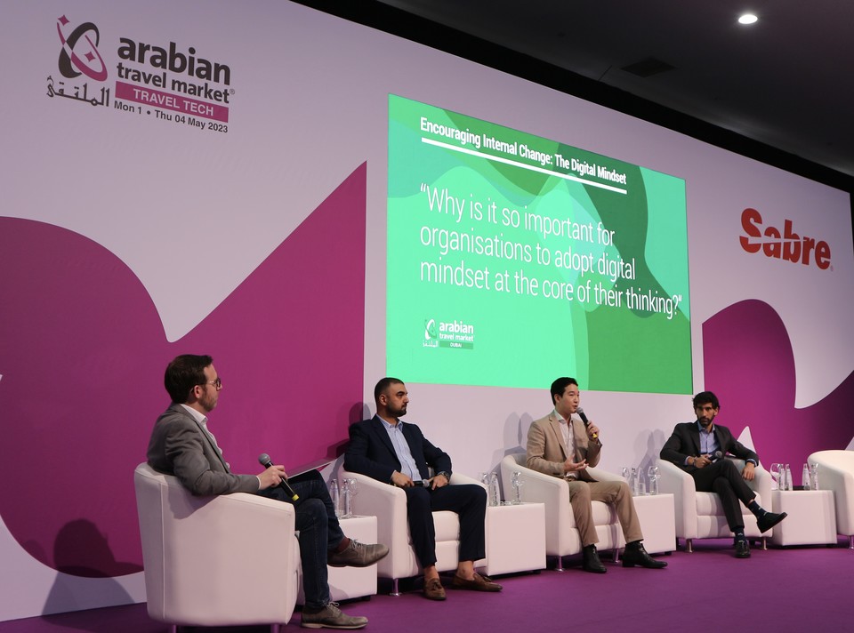 H2O호스피탈리티 이웅희 대표가 ATM에 참여해 강연과 패널토론을 진행했다. 왼쪽부터 진행자 니콜라스 홀, 아운 아지프 메리어트호텔 디렉터, 이웅희 H2O 대표, 다니엘 로사도 스페인관광청 중동사무소 디렉터 [사진=H2O호스피탈리티]