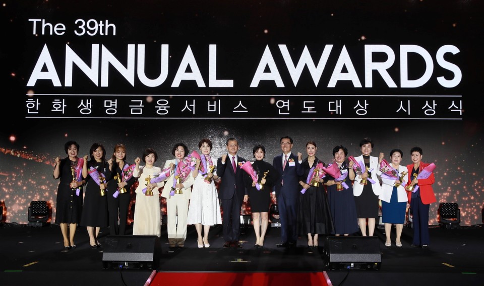 한화생명금융서비스가 19일 일본 북해도에서 출범 2주년 기념 2023년 연도대상 시상식을 개최했다. [사진=한화생명]