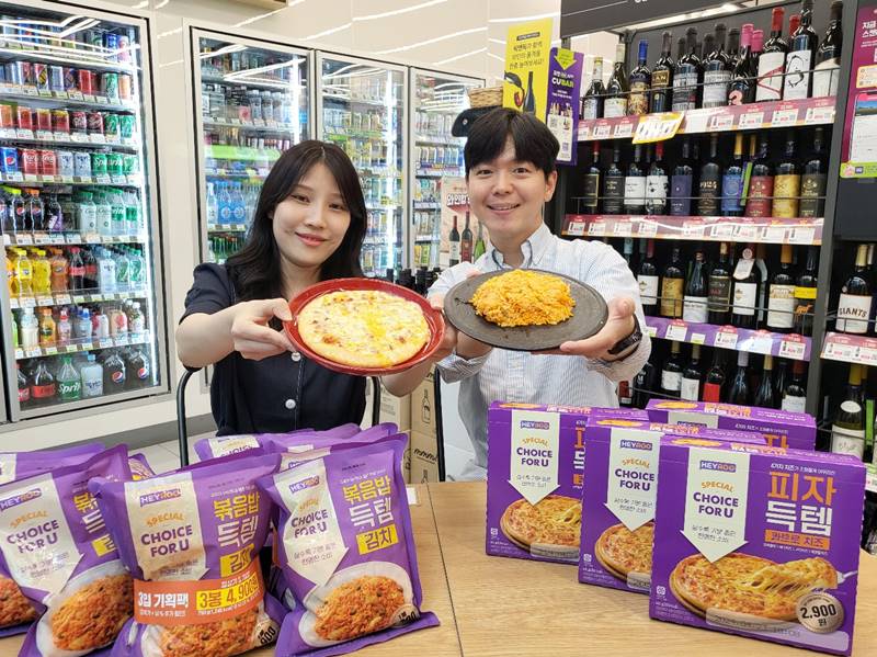  CU가 2900원 피자에 이어 1900원 김치볶음밥을 출시했다. [사진=CU]