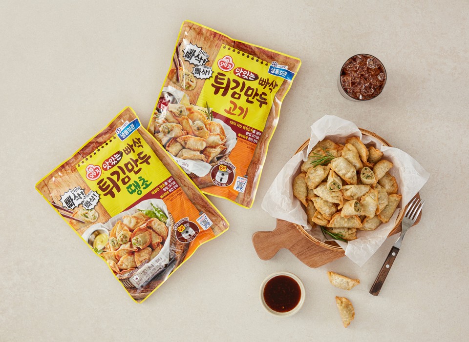 오뚜기가 한입에 쏙 들어가는 ‘맛있는 빠삭 튀김만두’ 2종을 출시했다. [사진=(주)오뚜기]