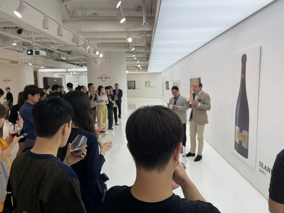 롯데칠성음료가 수입하는 미국산 컬트 와인 '오린 스위프트'가 한국 시장 대표적인 컬트 와인으로 자리매김하고 있다. [사진=롯데칠성음료]