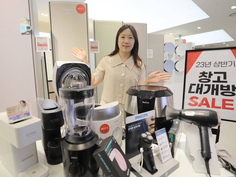 롯데하이마트가 6월 한 달간 ‘2023년 상반기 창고 대개방’ 행사를 진행하고 최대 50% 할인 혜택을 제공한다. [사진=롯데하이마트] 