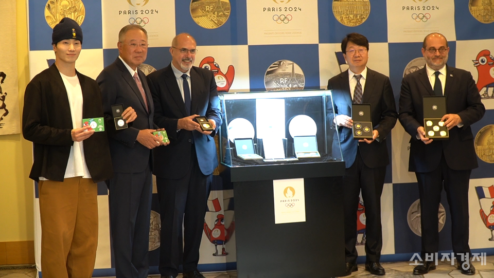 이날 진행된 발표회에는 (왼쪽부터) 브레이킹 국가대표 김헌우 선수, 류진 풍산그룹 회장, 필립 르포르 주한프랑스대사, 윤성욱 대한체육회 사무총장, [사진=권찬욱 기자]
