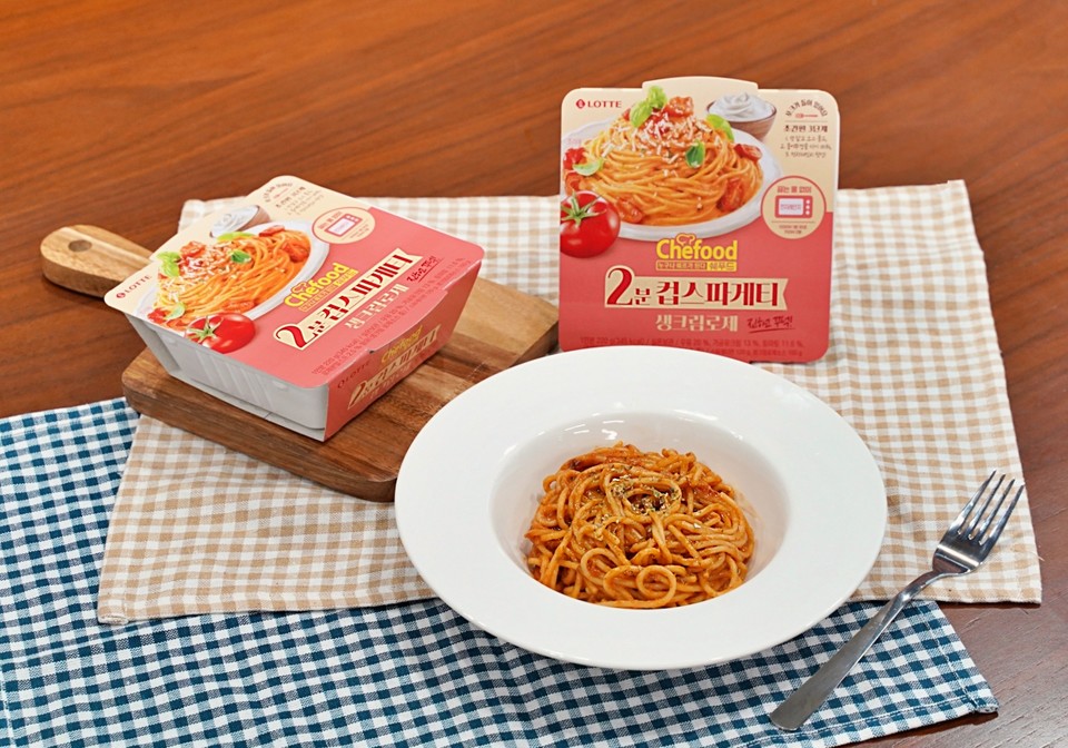 롯데웰푸드는 상온 스파게티 가정간편식 ‘Chefood 2분 컵스파게티 생크림로제’를 출시했다고 8일 밝혔다. [사진=롯데웰푸드]