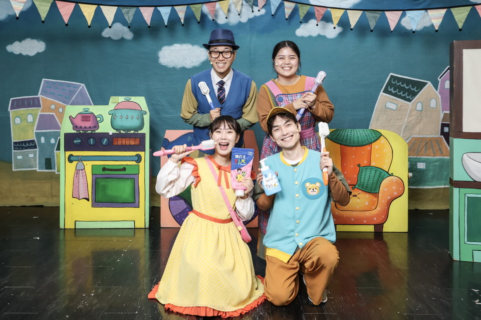 LG생활건강은 신나는 음악과 율동으로 건강한 위생 습관을 체험하는 어린이 건강 뮤지컬 ‘반짝반짝 페리오’ 공연을 개최한다고 8일 밝혔다.