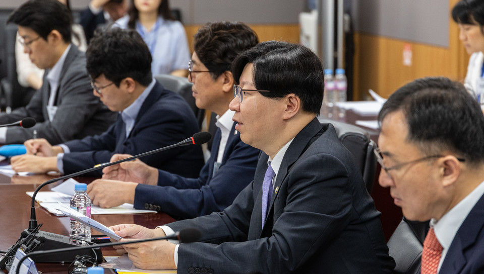 김소영 금융위원회 부위원장이 지난달 31일 오전 서울 종로구 정부서울청사에서 열린 청년도약계좌 운영 사전 점검 회의에서 발언하고 있다. 이날 회의에는 은행연합회, 서민금융진흥원, 시중은행 관계자들이 참석했다. [사진=연합뉴스]