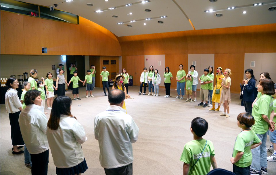 프로그램은 보호자와 자녀로 구분해 대상자 특성과 수요에 기반한 맞춤 프로그램으로 구성됐다. [사진=우미희망재단]